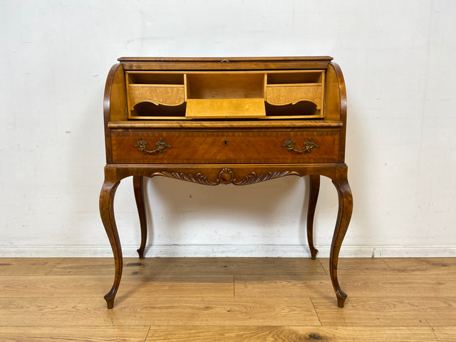 Eleganter 60er Jahre Massivholz Sekretär in antikem Stil mit ausziehbarer Schreibplatte und edlen Messingbeschlägen I Schreibsekretär Zylindersekretär Schreibschrank Schreibtisch Barock Vintage I