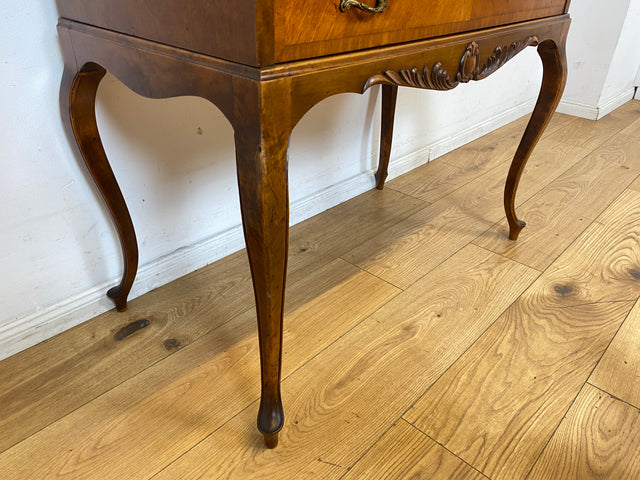 Eleganter 60er Jahre Massivholz Sekretär in antikem Stil mit ausziehbarer Schreibplatte und edlen Messingbeschlägen I Schreibsekretär Zylindersekretär Schreibschrank Schreibtisch Barock Vintage I