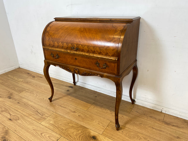 Eleganter 60er Jahre Massivholz Sekretär in antikem Stil mit ausziehbarer Schreibplatte und edlen Messingbeschlägen I Schreibsekretär Zylindersekretär Schreibschrank Schreibtisch Barock Vintage I