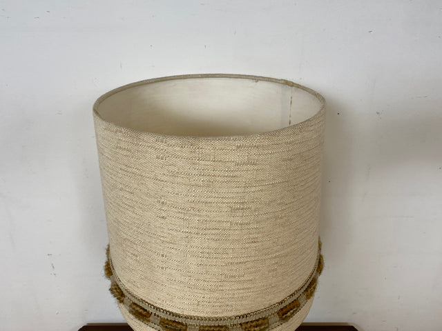 Sehr schöne 60er Jahre Tischlampe mit goldenem Lampenfuß und beigem original Lampenschirm I Tischleuchte Lampe Leuchte Leselampe Schreibtischlampe Vintage Mid-Century 70er I