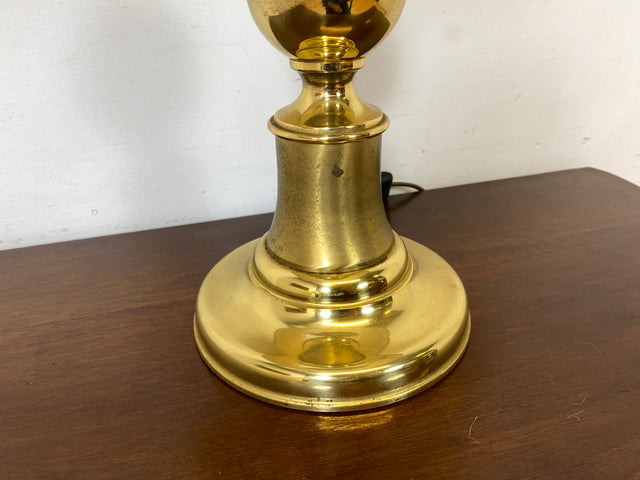 Sehr schöne 60er Jahre Tischlampe mit goldenem Lampenfuß und beigem original Lampenschirm I Tischleuchte Lampe Leuchte Leselampe Schreibtischlampe Vintage Mid-Century 70er I