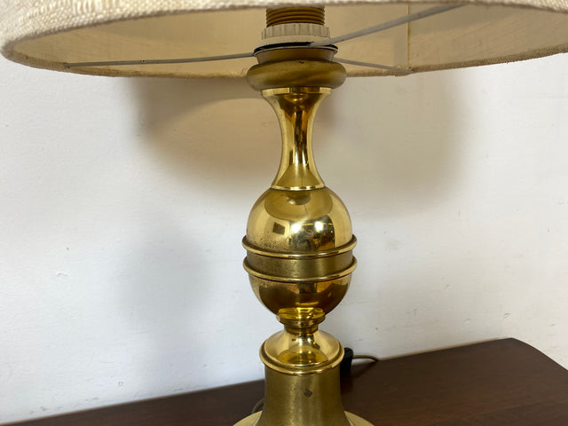 Sehr schöne 60er Jahre Tischlampe mit goldenem Lampenfuß und beigem original Lampenschirm I Tischleuchte Lampe Leuchte Leselampe Schreibtischlampe Vintage Mid-Century 70er I