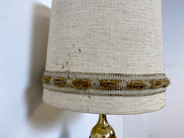 Sehr schöne 60er Jahre Tischlampe mit goldenem Lampenfuß und beigem original Lampenschirm I Tischleuchte Lampe Leuchte Leselampe Schreibtischlampe Vintage Mid-Century 70er I