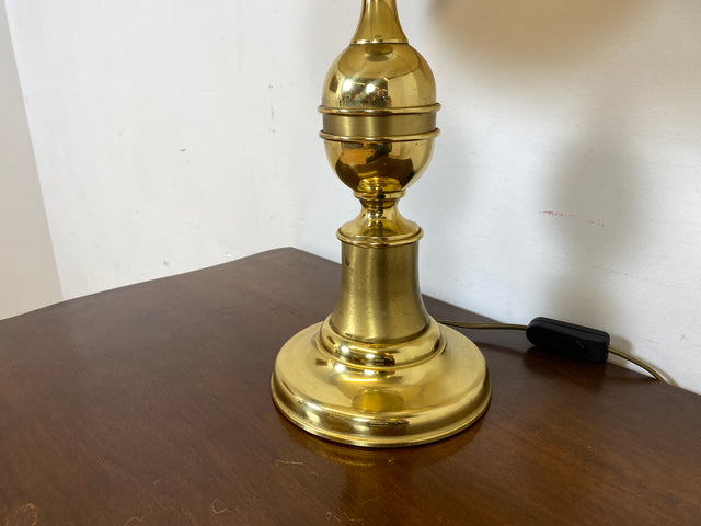Sehr schöne 60er Jahre Tischlampe mit goldenem Lampenfuß und beigem original Lampenschirm I Tischleuchte Lampe Leuchte Leselampe Schreibtischlampe Vintage Mid-Century 70er I