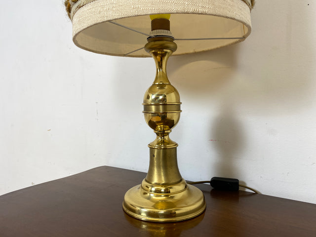 Sehr schöne 60er Jahre Tischlampe mit goldenem Lampenfuß und beigem original Lampenschirm I Tischleuchte Lampe Leuchte Leselampe Schreibtischlampe Vintage Mid-Century 70er I