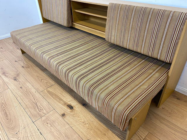 Formschlichte und ausgeklügelte 70er Jahre Liege in Originalbezug mit ausziehbarer Liegefläche, Rücklehnen als Schiebetüren und Regalen I Sofa Couch Daybed Bett Retro Vintage I