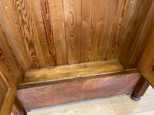 Elegantes und sehr gut erhaltenes antikes Vertiko I Massivholz in Nussbaum I Schrank Kleiderschrank Schlafzimmerschrank Dielenschrank Bauernschrank Gründerzeit Vintage I