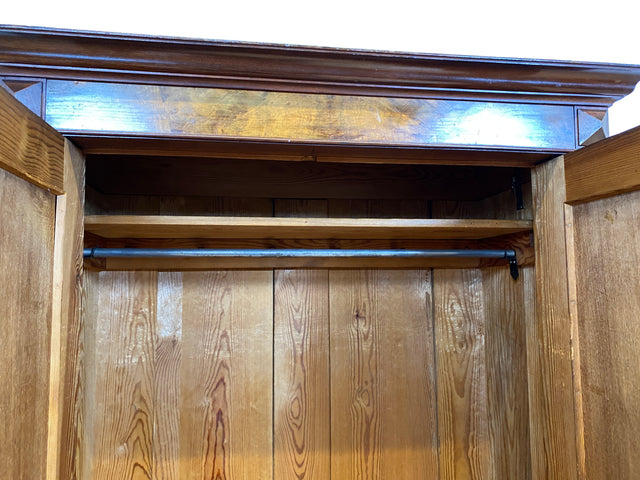 Elegantes und sehr gut erhaltenes antikes Vertiko I Massivholz in Nussbaum I Schrank Kleiderschrank Schlafzimmerschrank Dielenschrank Bauernschrank Gründerzeit Vintage I