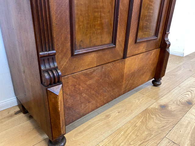 Elegantes und sehr gut erhaltenes antikes Vertiko I Massivholz in Nussbaum I Schrank Kleiderschrank Schlafzimmerschrank Dielenschrank Bauernschrank Gründerzeit Vintage I