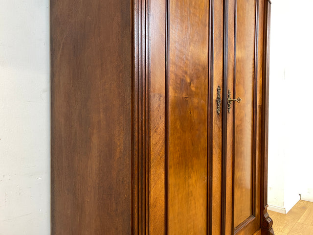 Elegantes und sehr gut erhaltenes antikes Vertiko I Massivholz in Nussbaum I Schrank Kleiderschrank Schlafzimmerschrank Dielenschrank Bauernschrank Gründerzeit Vintage I