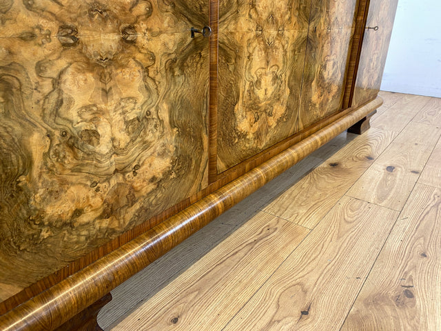 Grandiose Art Deco Anrichte I Vollholz in edlem Nussbaum Wurzelholz I Büfett Buffet Sideboard Kommode Schrank Geschirrschrank Kredenz Küchenschrank Antik Alt Vintage 30er I
