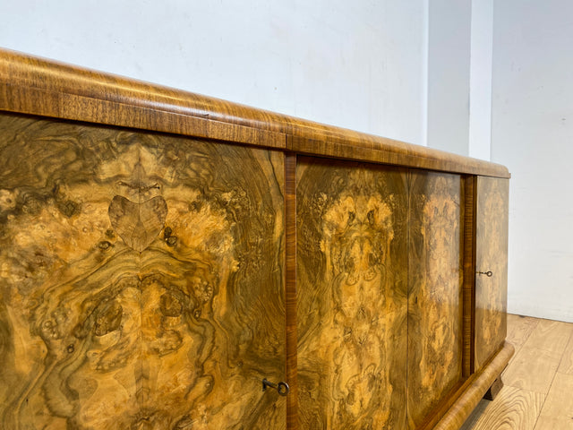 Grandiose Art Deco Anrichte I Vollholz in edlem Nussbaum Wurzelholz I Büfett Buffet Sideboard Kommode Schrank Geschirrschrank Kredenz Küchenschrank Antik Alt Vintage 30er I