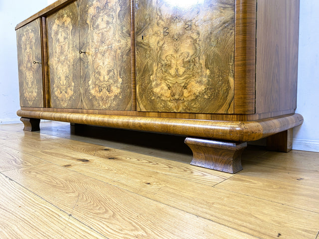 Grandiose Art Deco Anrichte I Vollholz in edlem Nussbaum Wurzelholz I Büfett Buffet Sideboard Kommode Schrank Geschirrschrank Kredenz Küchenschrank Antik Alt Vintage 30er I