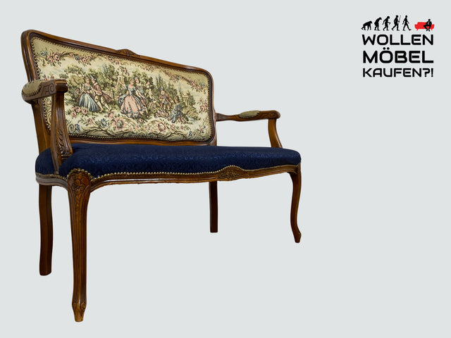 Sehr elegantes kleines 60er Jahre Sofa im antikem Stil mit Gobelin Bezug und handverziertem Holz Rahmen I Sitzbank Couch Bank Küchenbank Salonmöbel Stilmöbel Vintage I
