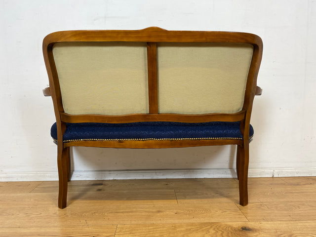 Sehr elegantes kleines 60er Jahre Sofa im antikem Stil mit Gobelin Bezug und handverziertem Holz Rahmen I Sitzbank Couch Bank Küchenbank Salonmöbel Stilmöbel Vintage I