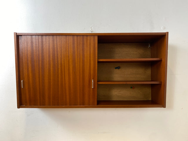 Stilvoller Mid-Century Hängeschrank mit Schiebetüren und formschönen Metallgriffen I Kommode Sideboard Geschirrschrank Küchenschrank Hängekommode 60er 70er Vintage I