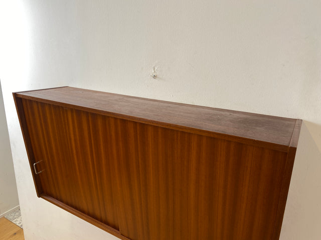 Stilvoller Mid-Century Hängeschrank mit Schiebetüren und formschönen Metallgriffen I Kommode Sideboard Geschirrschrank Küchenschrank Hängekommode 60er 70er Vintage I