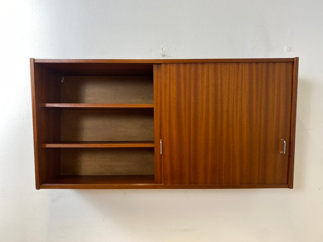 Stilvoller Mid-Century Hängeschrank mit Schiebetüren und formschönen Metallgriffen I Kommode Sideboard Geschirrschrank Küchenschrank Hängekommode 60er 70er Vintage I