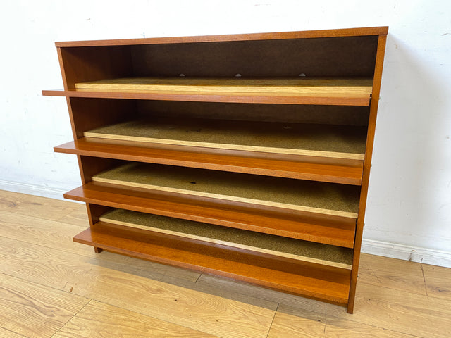 Minimalismus pur! Sehr schöne Vintage Schuhkommode mit Klappen und Edelholz Furnier I Schuhschrank Flurkommode Flurschrank Kommode 70er 80er DDR Mid-Century Retro I