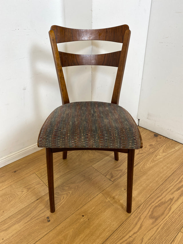 Set aus 4 formschönen und sehr gut erhaltenen 50er Jahre Stühlen mit Originalbezug I Esszimmerstühle Küchenstühle Holzstühle Dining Chairs Mid-Century Vintage 60er 4er I