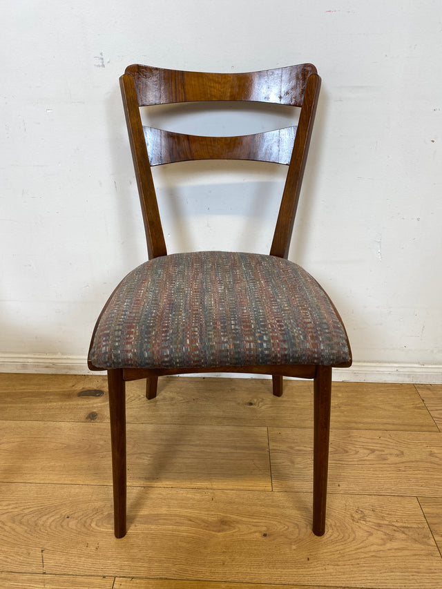 Set aus 4 formschönen und sehr gut erhaltenen 50er Jahre Stühlen mit Originalbezug I Esszimmerstühle Küchenstühle Holzstühle Dining Chairs Mid-Century Vintage 60er 4er I