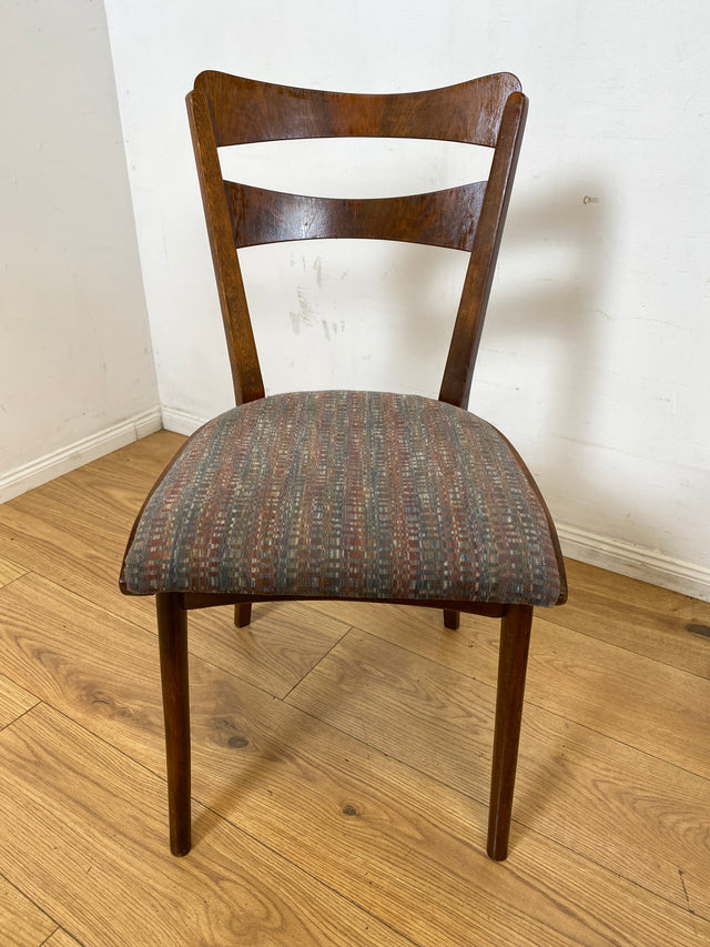 Set aus 4 formschönen und sehr gut erhaltenen 50er Jahre Stühlen mit Originalbezug I Esszimmerstühle Küchenstühle Holzstühle Dining Chairs Mid-Century Vintage 60er 4er I