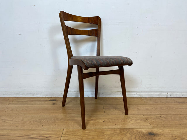 Set aus 4 formschönen und sehr gut erhaltenen 50er Jahre Stühlen mit Originalbezug I Esszimmerstühle Küchenstühle Holzstühle Dining Chairs Mid-Century Vintage 60er 4er I