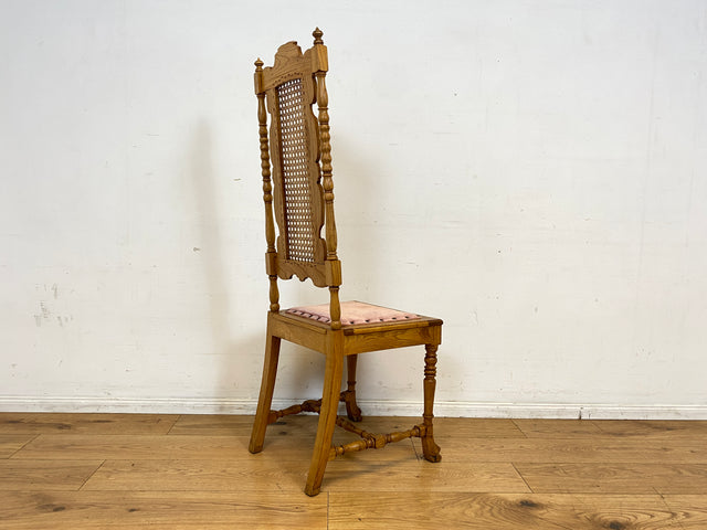 Set aus 4 grandiosen antiken Esszimmerstühlen aus handverzierter Eiche mit Wiener Geflecht I 1880-1910 I Stühle Holzstühle Dining Chairs Historismus Gründerzeit Vintage I