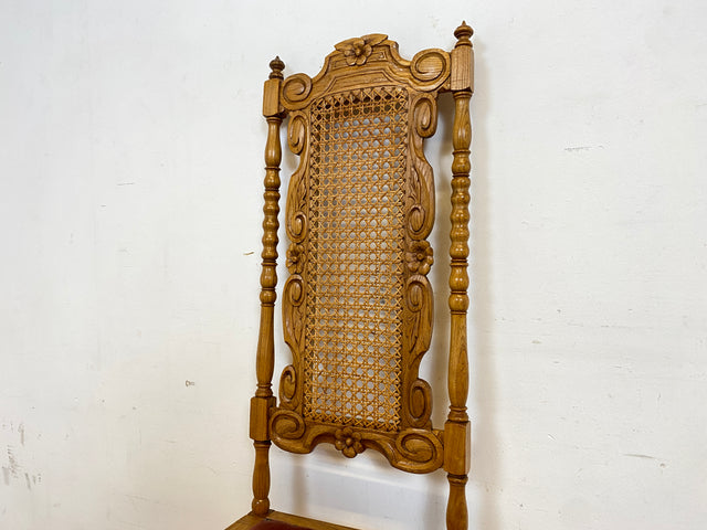 Set aus 4 grandiosen antiken Esszimmerstühlen aus handverzierter Eiche mit Wiener Geflecht I 1880-1910 I Stühle Holzstühle Dining Chairs Historismus Gründerzeit Vintage I
