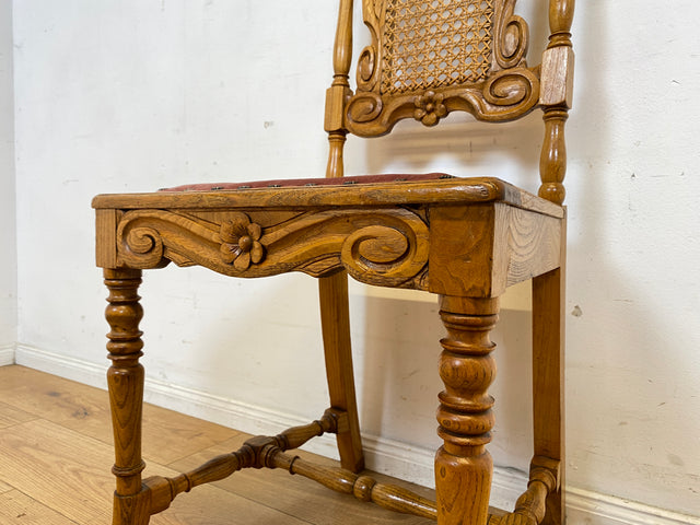 Set aus 4 grandiosen antiken Esszimmerstühlen aus handverzierter Eiche mit Wiener Geflecht I 1880-1910 I Stühle Holzstühle Dining Chairs Historismus Gründerzeit Vintage I