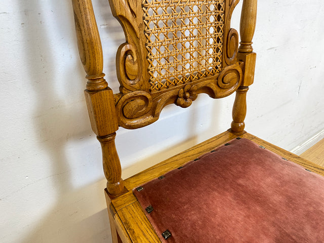 Set aus 4 grandiosen antiken Esszimmerstühlen aus handverzierter Eiche mit Wiener Geflecht I 1880-1910 I Stühle Holzstühle Dining Chairs Historismus Gründerzeit Vintage I