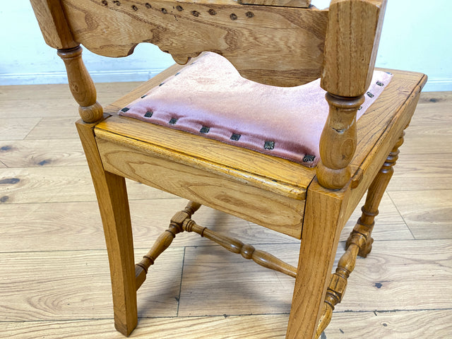 Set aus 4 grandiosen antiken Esszimmerstühlen aus handverzierter Eiche mit Wiener Geflecht I 1880-1910 I Stühle Holzstühle Dining Chairs Historismus Gründerzeit Vintage I