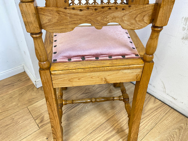 Set aus 4 grandiosen antiken Esszimmerstühlen aus handverzierter Eiche mit Wiener Geflecht I 1880-1910 I Stühle Holzstühle Dining Chairs Historismus Gründerzeit Vintage I