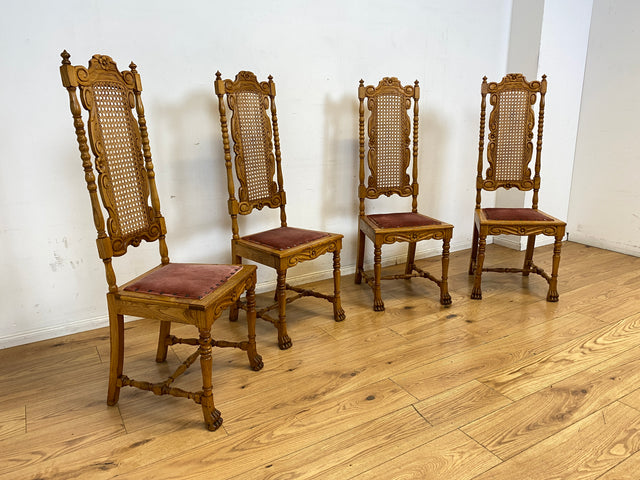 Set aus 4 grandiosen antiken Esszimmerstühlen aus handverzierter Eiche mit Wiener Geflecht I 1880-1910 I Stühle Holzstühle Dining Chairs Historismus Gründerzeit Vintage I