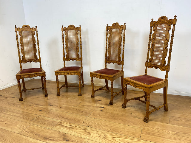 Set aus 4 grandiosen antiken Esszimmerstühlen aus handverzierter Eiche mit Wiener Geflecht I 1880-1910 I Stühle Holzstühle Dining Chairs Historismus Gründerzeit Vintage I