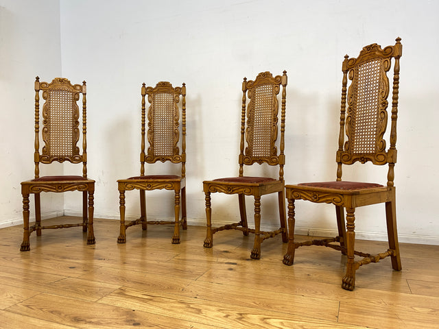 Set aus 4 grandiosen antiken Esszimmerstühlen aus handverzierter Eiche mit Wiener Geflecht I 1880-1910 I Stühle Holzstühle Dining Chairs Historismus Gründerzeit Vintage I