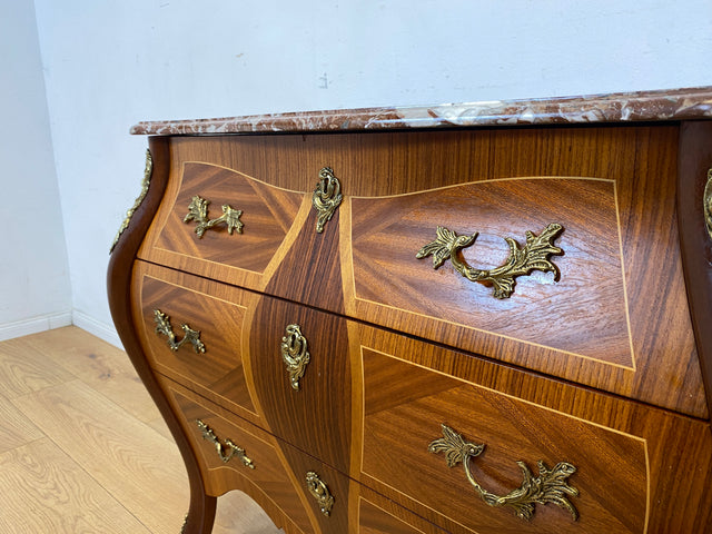 Vornehme Stilmöbel Kommode in antikem Stil mit Marmor Auflage und Messinggriffen I Bombé Marmorkommode Schubladenkommode Wäschekommode Louis XV Rokoko Barock Vintage I
