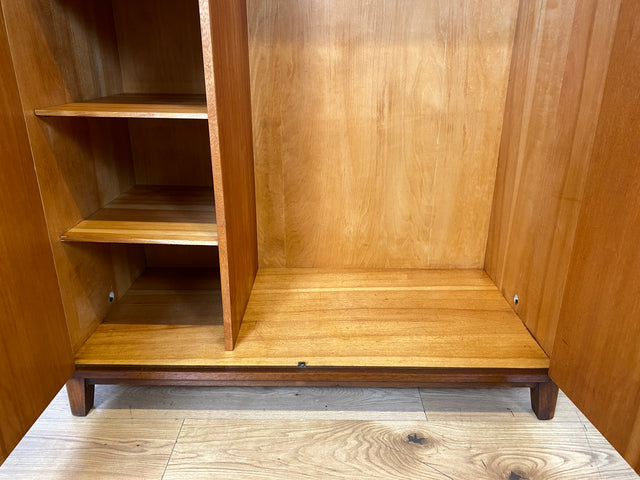 Stilvoller dunkler Mid-Century Kleiderschrank mit perfekter Aufteilung und Schublade I Schrank Wäscheschrank Garderobe Flurschrank Schlafzimmerschrank Vintage 50er 60er I
