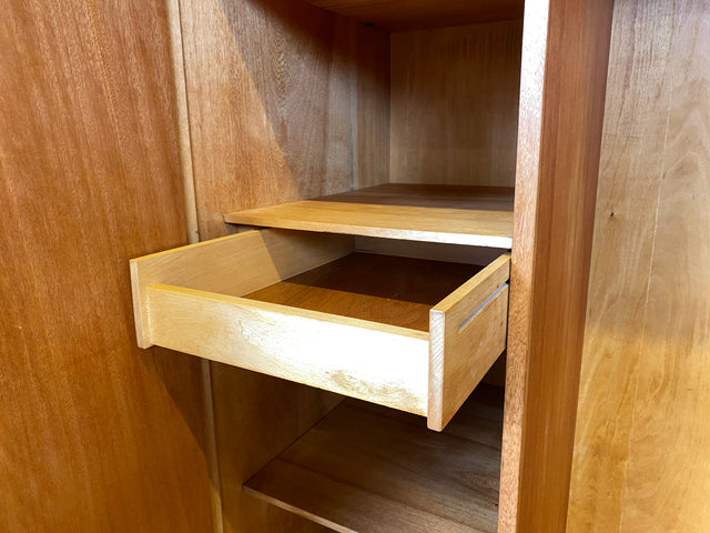 Stilvoller dunkler Mid-Century Kleiderschrank mit perfekter Aufteilung und Schublade I Schrank Wäscheschrank Garderobe Flurschrank Schlafzimmerschrank Vintage 50er 60er I