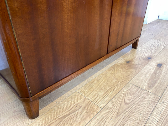 Stilvoller dunkler Mid-Century Kleiderschrank mit perfekter Aufteilung und Schublade I Schrank Wäscheschrank Garderobe Flurschrank Schlafzimmerschrank Vintage 50er 60er I