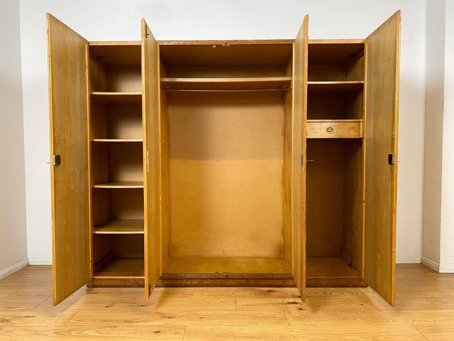 Wunderschöner handverzierter heller Mid-Century Kleiderschrank aus vollem Holz mit Intarsien und Schublade I Schrank Schlafzimmerschrank Wäscheschrank Wardrobe Alt Vintage I