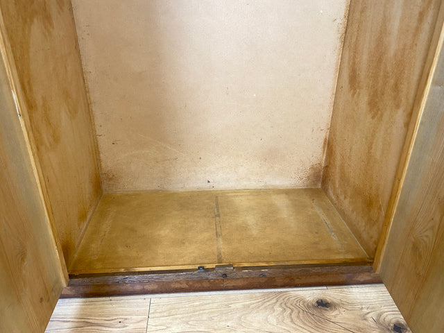 Wunderschöner handverzierter heller Mid-Century Kleiderschrank aus vollem Holz mit Intarsien und Schublade I Schrank Schlafzimmerschrank Wäscheschrank Wardrobe Alt Vintage I