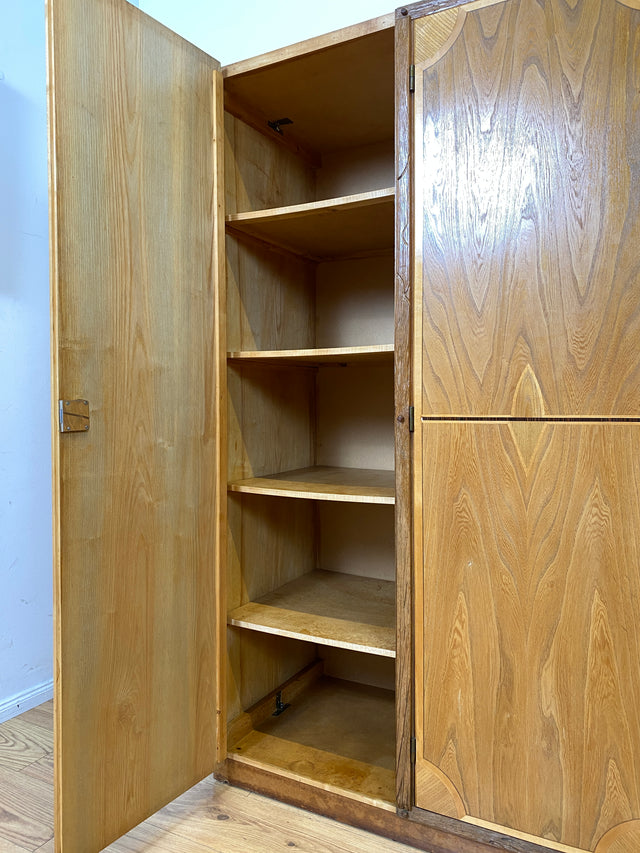 Wunderschöner handverzierter heller Mid-Century Kleiderschrank aus vollem Holz mit Intarsien und Schublade I Schrank Schlafzimmerschrank Wäscheschrank Wardrobe Alt Vintage I