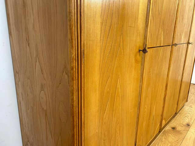 Wunderschöner handverzierter heller Mid-Century Kleiderschrank aus vollem Holz mit Intarsien und Schublade I Schrank Schlafzimmerschrank Wäscheschrank Wardrobe Alt Vintage I