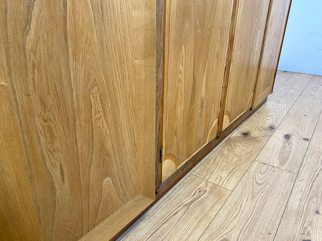 Wunderschöner handverzierter heller Mid-Century Kleiderschrank aus vollem Holz mit Intarsien und Schublade I Schrank Schlafzimmerschrank Wäscheschrank Wardrobe Alt Vintage I