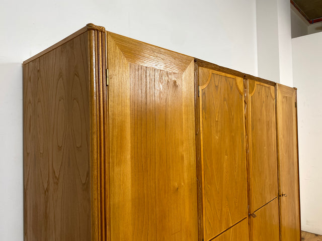Wunderschöner handverzierter heller Mid-Century Kleiderschrank aus vollem Holz mit Intarsien und Schublade I Schrank Schlafzimmerschrank Wäscheschrank Wardrobe Alt Vintage I