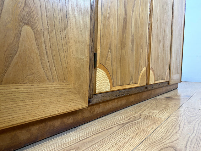 Wunderschöner handverzierter heller Mid-Century Kleiderschrank aus vollem Holz mit Intarsien und Schublade I Schrank Schlafzimmerschrank Wäscheschrank Wardrobe Alt Vintage I