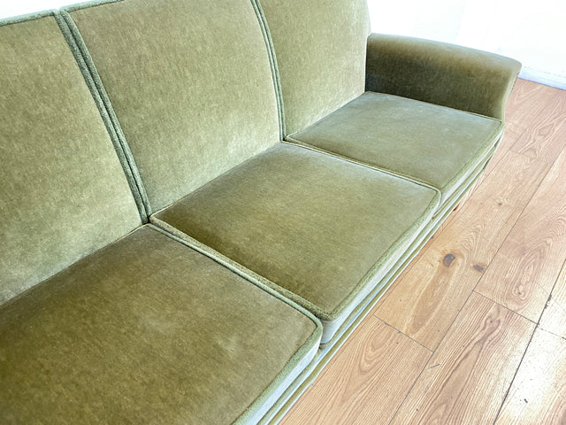 Hochwertiges und gut erhaltenes skandinavisches Mid-Century Sofa mit bequemen Federkern und grünem Samt Bezug I 3er Couch 3-Sitzer Daybed Vintage Retro 50er 60er I