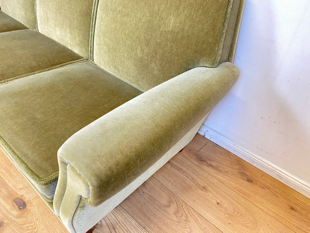 Hochwertiges und gut erhaltenes skandinavisches Mid-Century Sofa mit bequemen Federkern und grünem Samt Bezug I 3er Couch 3-Sitzer Daybed Vintage Retro 50er 60er I