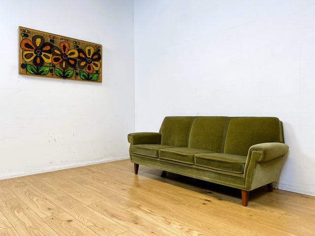 Hochwertiges und gut erhaltenes skandinavisches Mid-Century Sofa mit bequemen Federkern und grünem Samt Bezug I 3er Couch 3-Sitzer Daybed Vintage Retro 50er 60er I